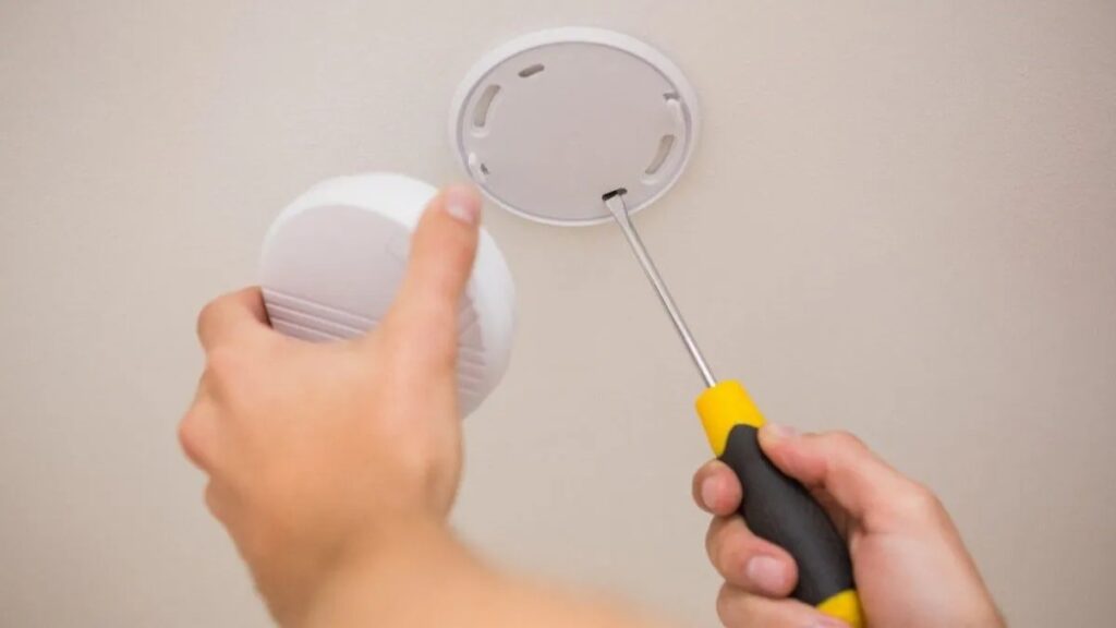 Kiểm tra hệ thống cảnh báo và báo cháy Kiểm tra hệ thống cảnh báo và báo cháy