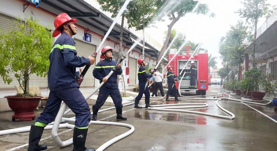 Vòi chữa cháy được thiết kế để cung cấp nước nhanh chóng và hiệu quả Vòi chữa cháy được thiết kế để cung cấp nước nhanh chóng và hiệu quả